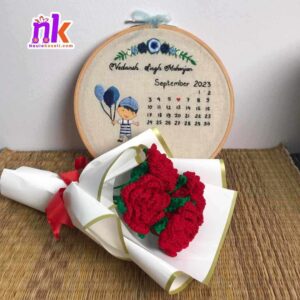 Embroidery Hoop with Crochet Bouquet