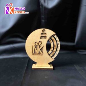 Wooden engraved calendar