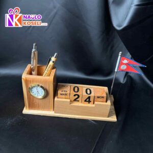 Pen holder with calendar