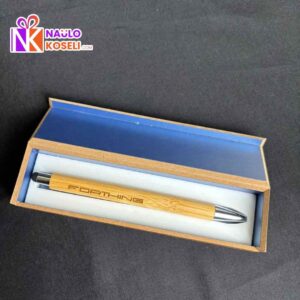 Engraved pen with box